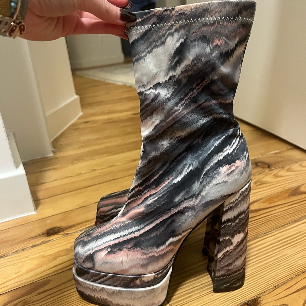 Elegant Patterned Heeled Boots - image 1